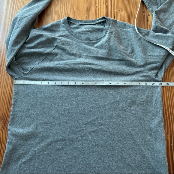 Everlane Premium Weight Long Sleeve Crew Tee in Mid Heathered Grey - Picture 9 of 10